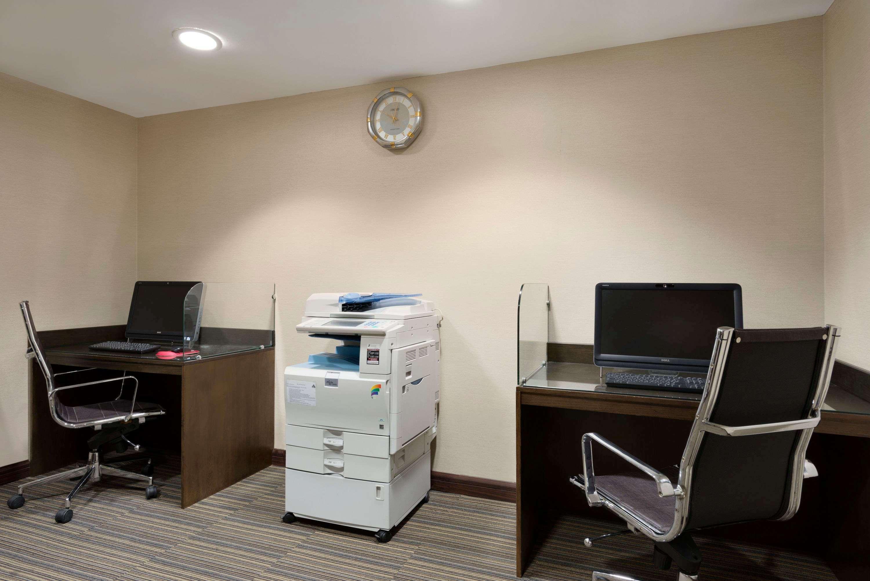 Hotel Ramada Downtown 4*