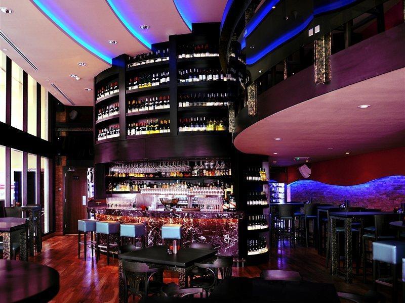 Ramada Downtown 4*